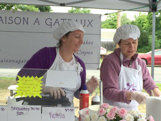 Marie Simeoni of La Maison a Gateaux offers savory and sweet crepes at the Pre-Thanksgiving Market, Nov. 17. (Photo/Ashland Farmers Market)