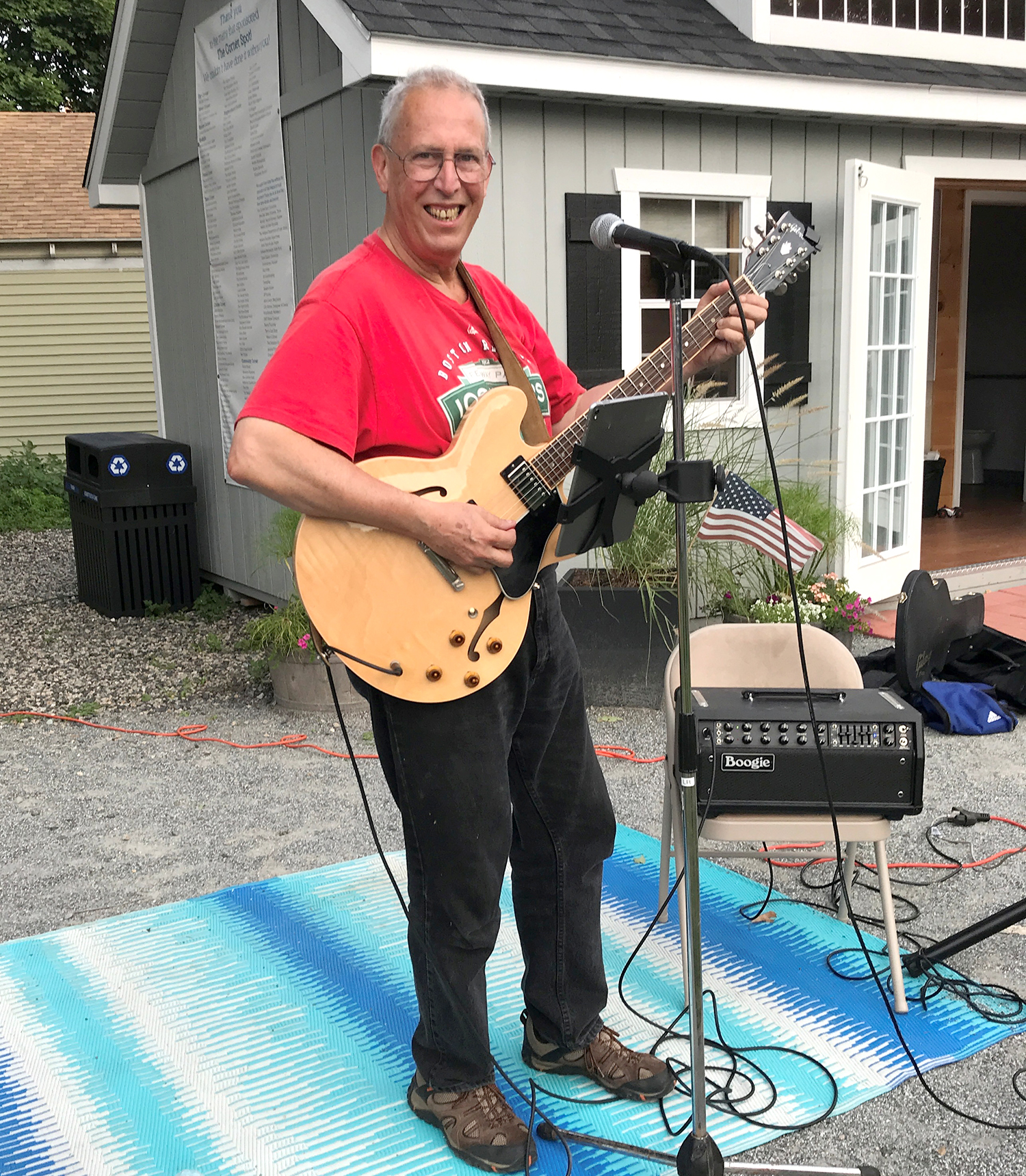 Teacher Len Rabinowitz performs at the Ashland Corner Spot this summer using an all-natural flame maple Gibson ES-335. (Photo/supplied)