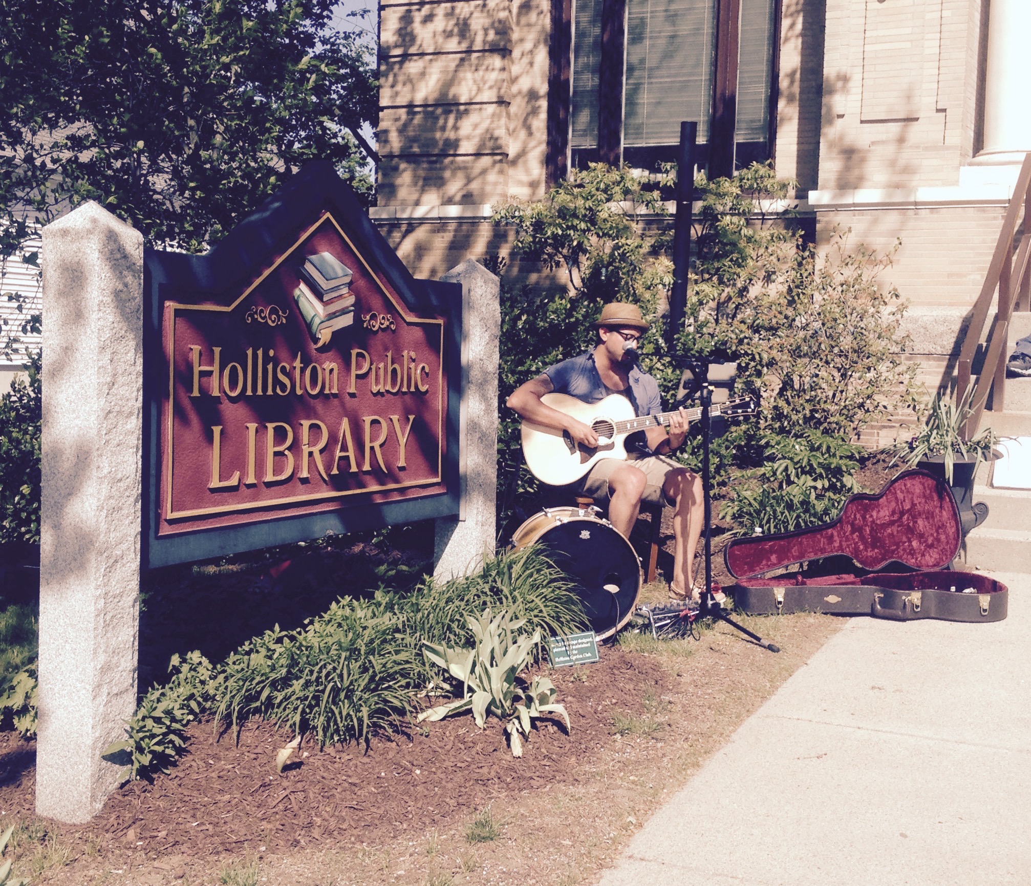 The Holliston SpringFest will take place this year on May 19th (11 a.m. -5 p.m.) with a flea market (9 a.m. -1 p.m.), entertainment and fun activities on the green, discounts and giveaways at businesses and more. The event will take place in conjunction with Porchfest (12-4 p.m.), in which local performers of various genres provide musical entertainment around town.